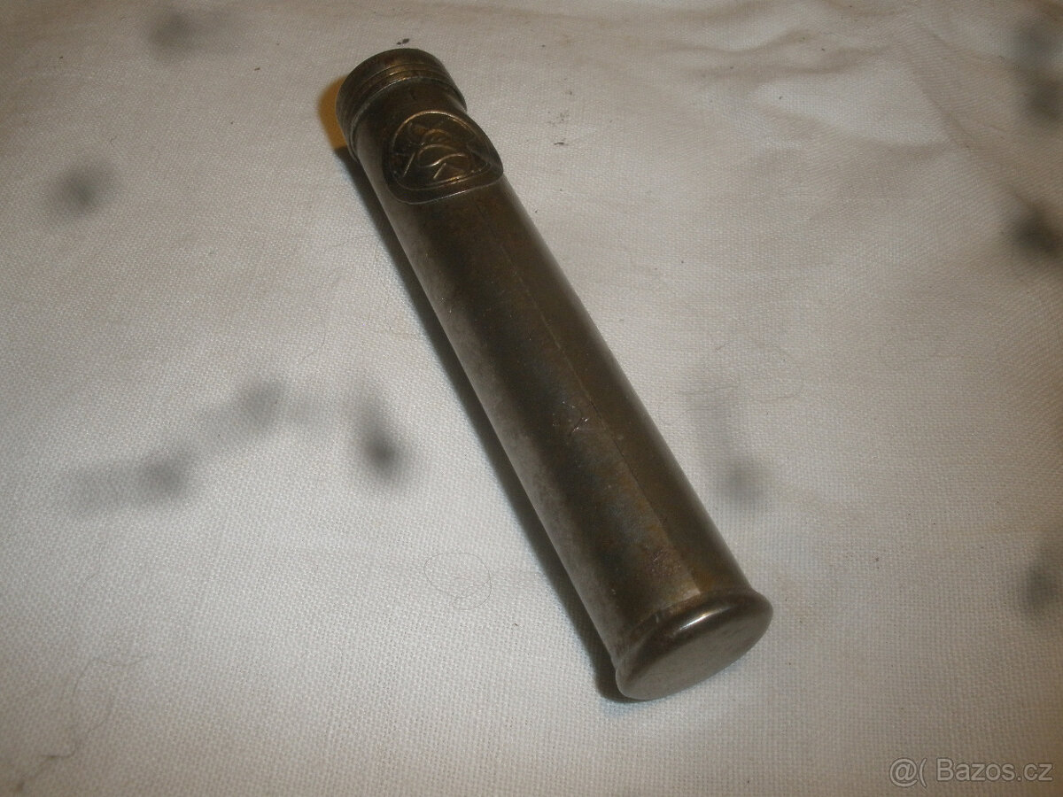 2. sv válka-angl .armáda ,plech tuba