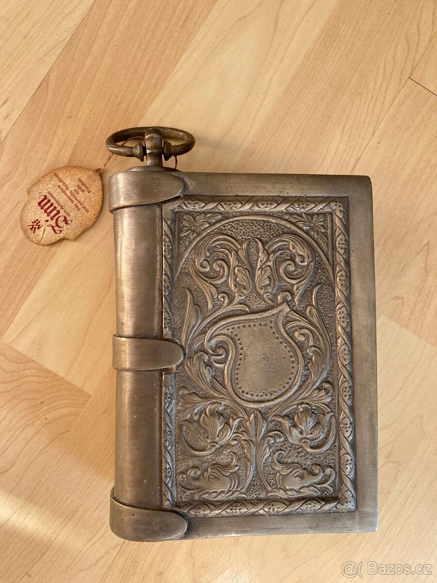 Historická cínová lahev na šnaps