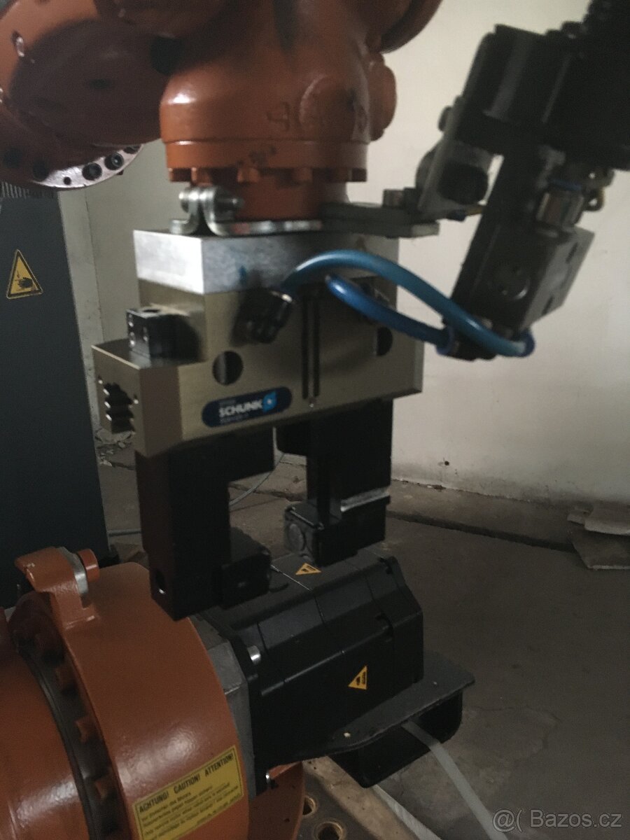 Robot KUKA KR6 a KR16 plus KRC2 2 ks, cena za kus