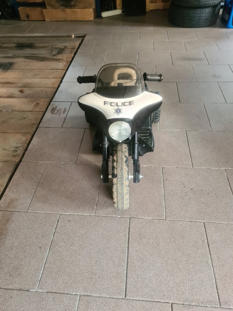 Dětská elektrická tříkolka Police