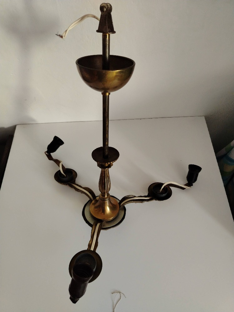 starý mosazný lustr