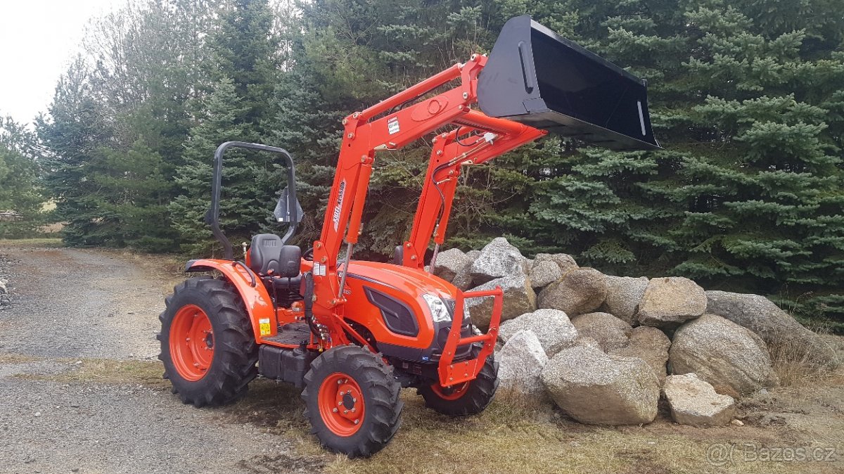 Traktor Kioti DK6020HS s čelním nakladačem