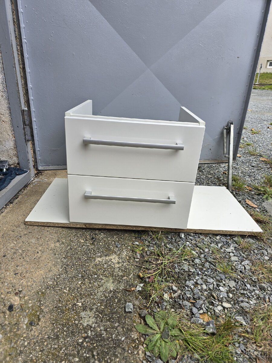 Koupelnový nábytek vč. umyvadla