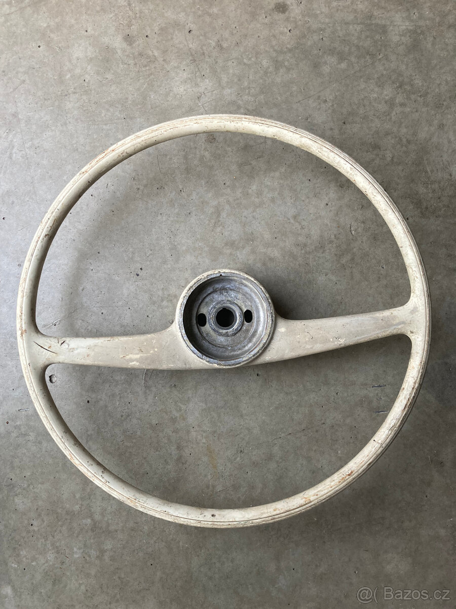 Volant na osobní auto veterán za 800 kč