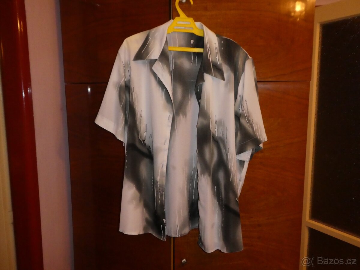 Halenky, šaty a sukně.