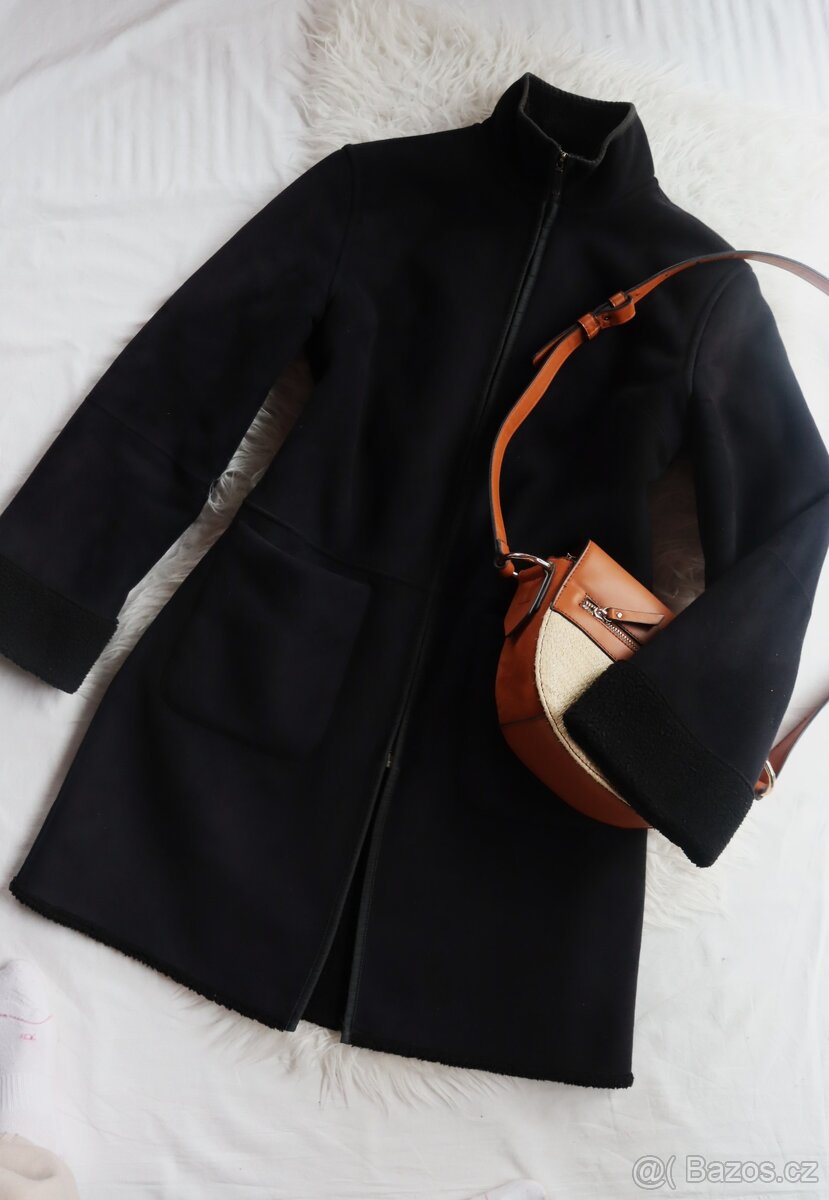 černý kabátek Next zateplen teddy kožíškem