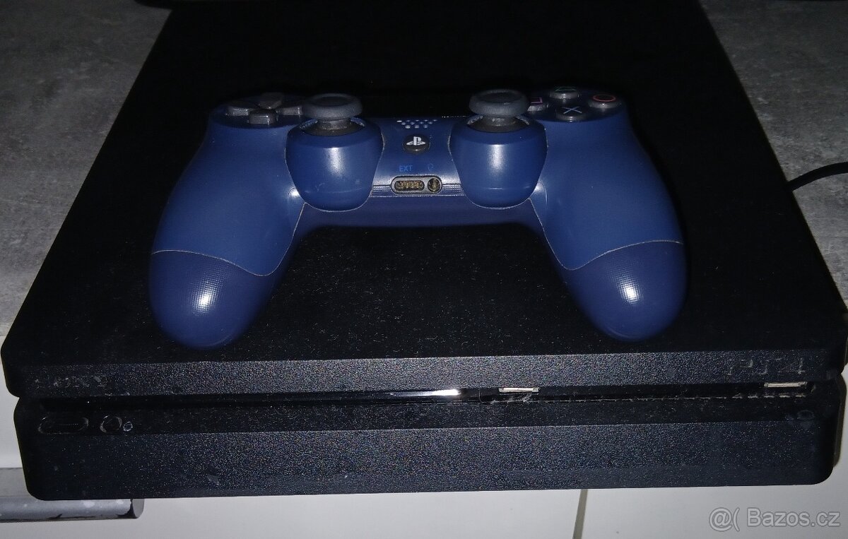Prodám PlayStation 4 Slim 500GB