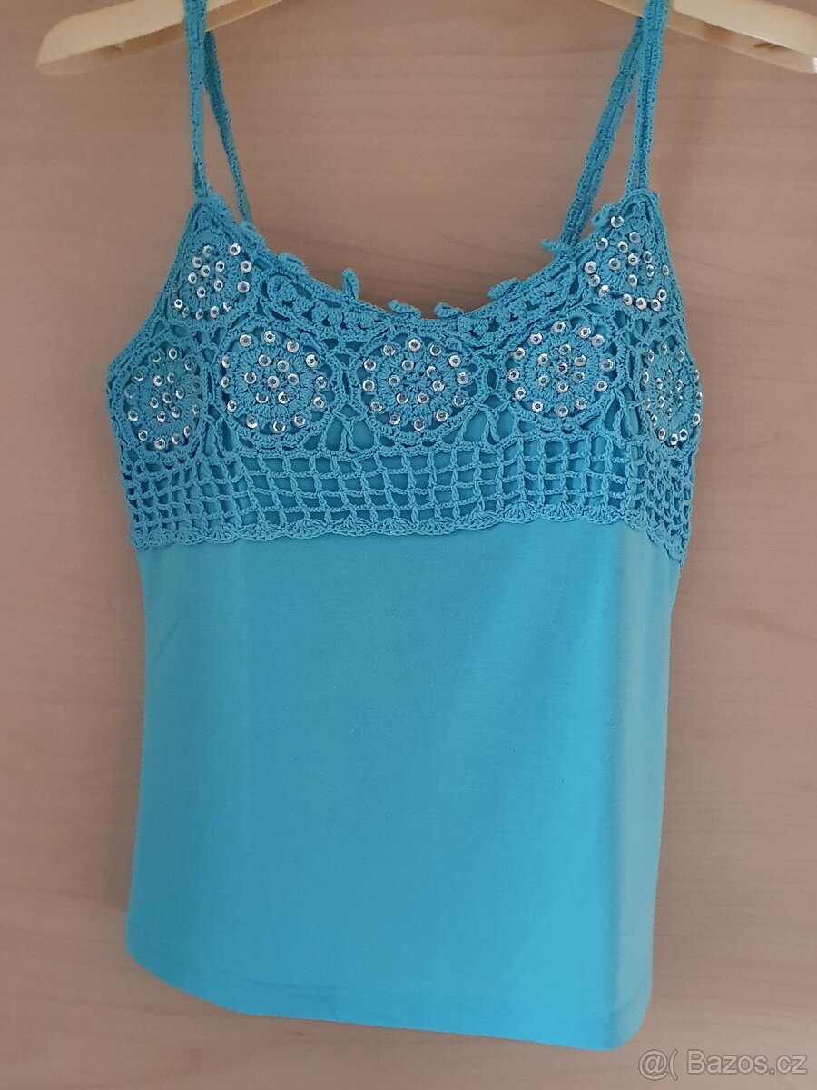 Top na ramínka, háčkovaná s perličkami, 36-38