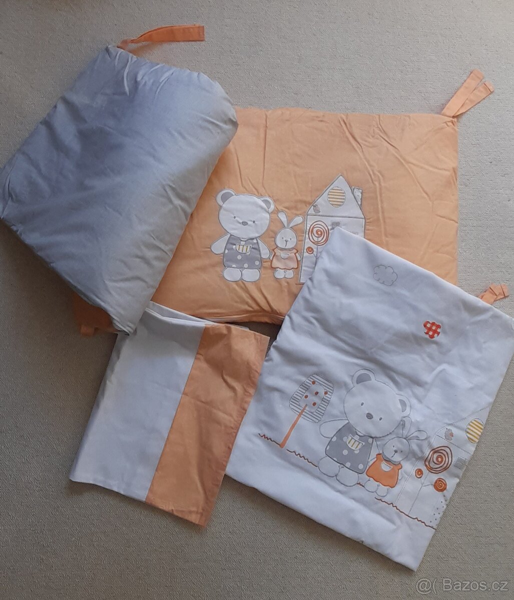 Povlečení do dětské postýlky + mantinel.