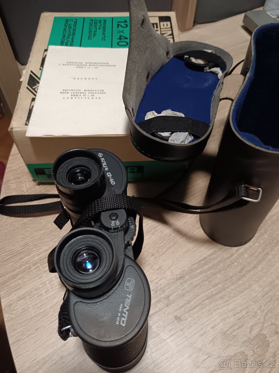 Dalekohled 12x40 s krabicí a doklady (1987)