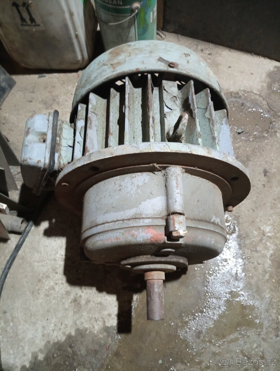 Motor z frézky FA3 4.4kw 1440ot