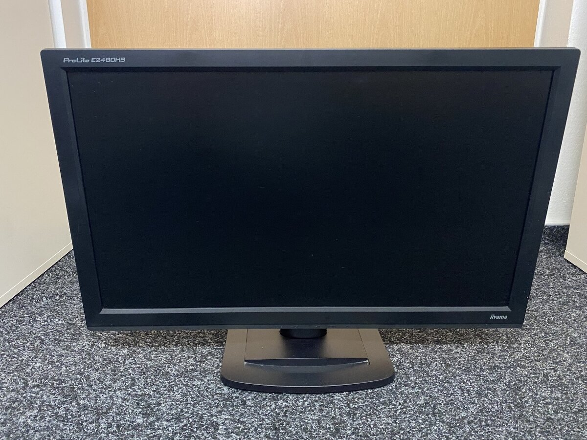 Počítačová sestava/Stolní počítač + příslušenství