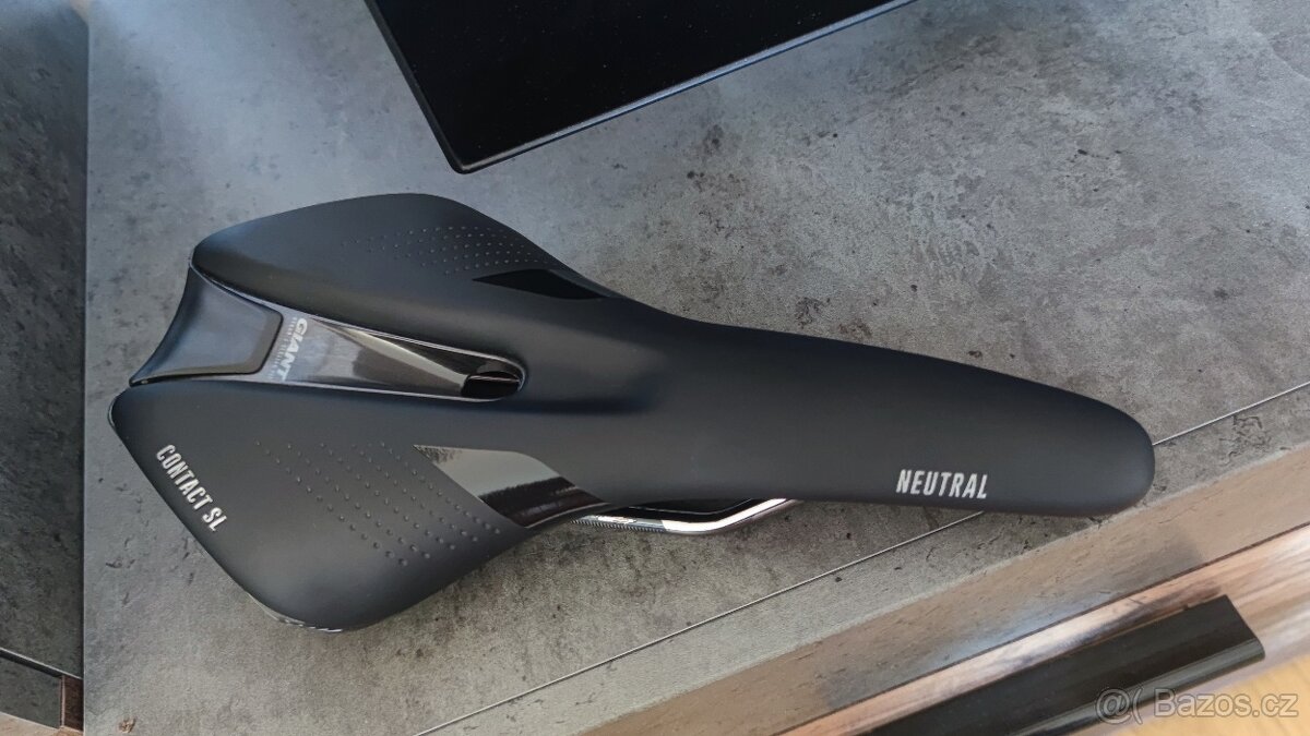 NOVÉ sedlo Giant Contact SL Neutral