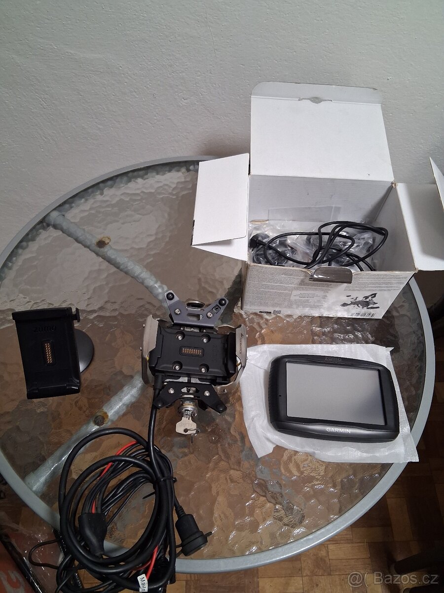 Navigace Garmin + držák Touratech