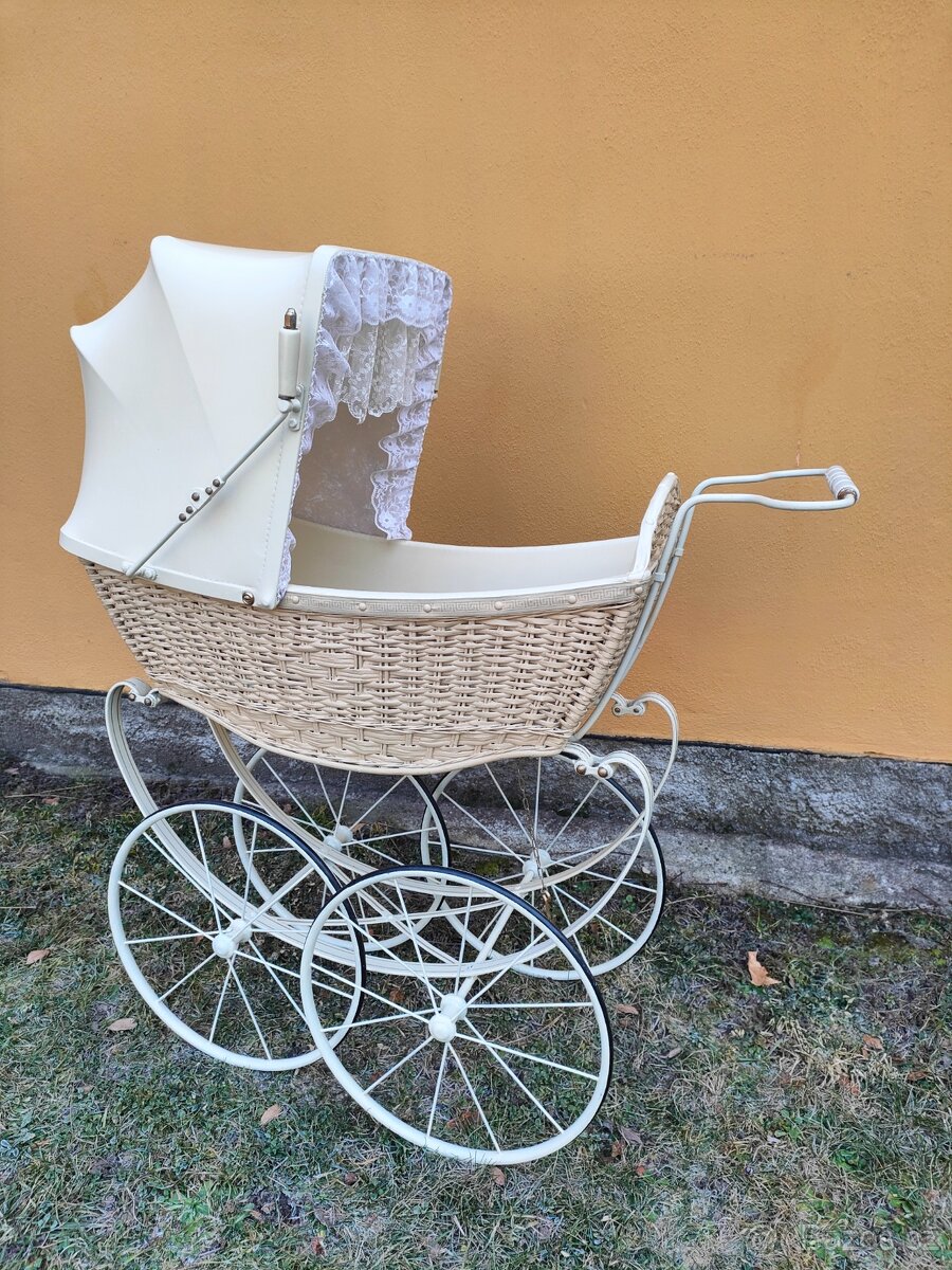 Starožitný kočárek pro panenky č. 911