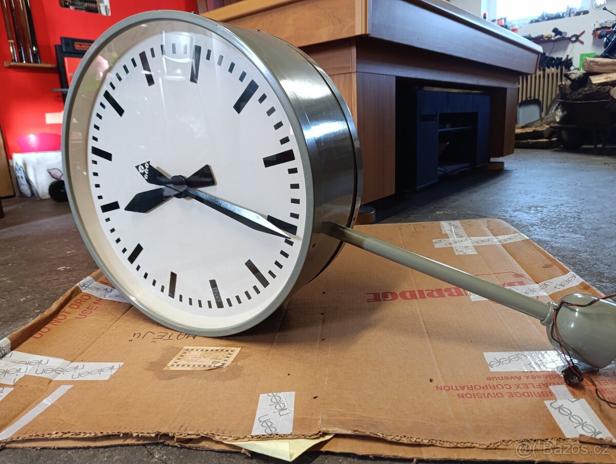 Hodiny Pragotron PD40 - 44cm / oboustranné