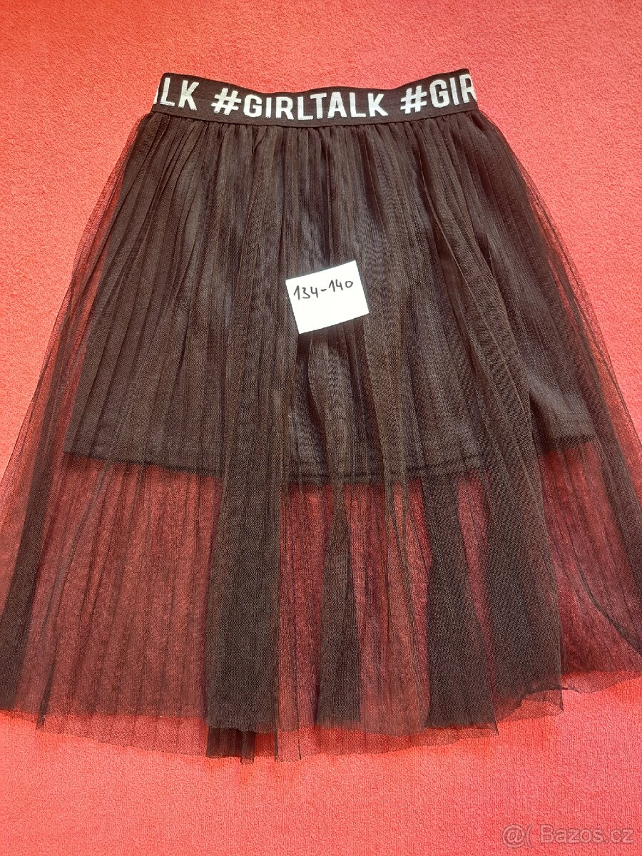 Dívčí sukně a šaty