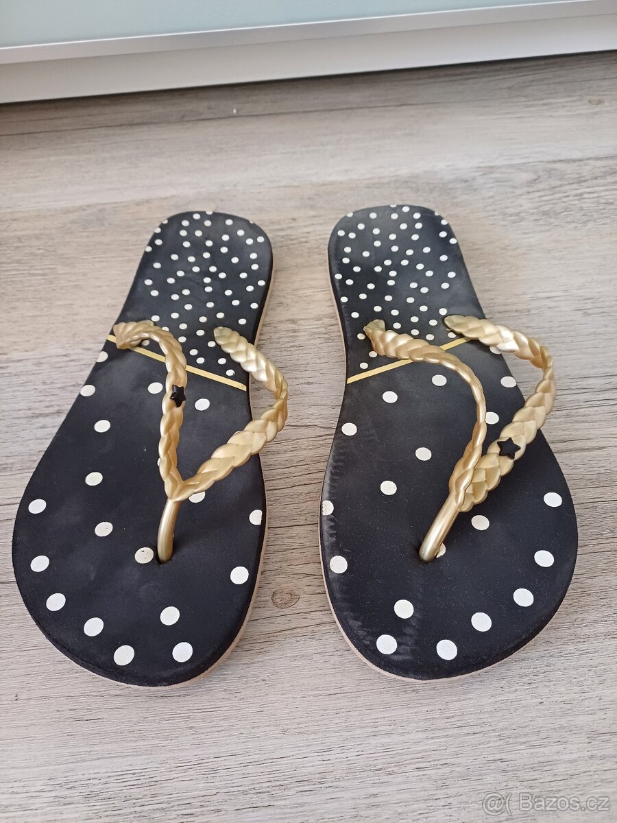 Žabky vel. 36. Cena 70 Kč.