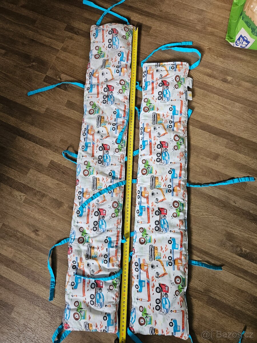 Mantinel na postel auta