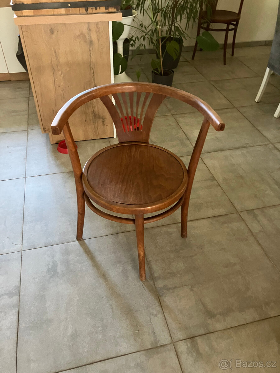 Starožitné židle a stojan na hodiny