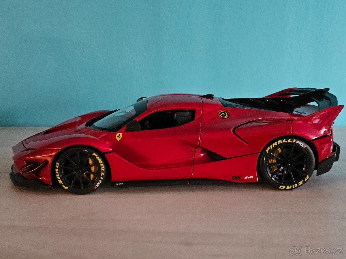FERRARI FXX-K EVO/BBURAGO 1:18
