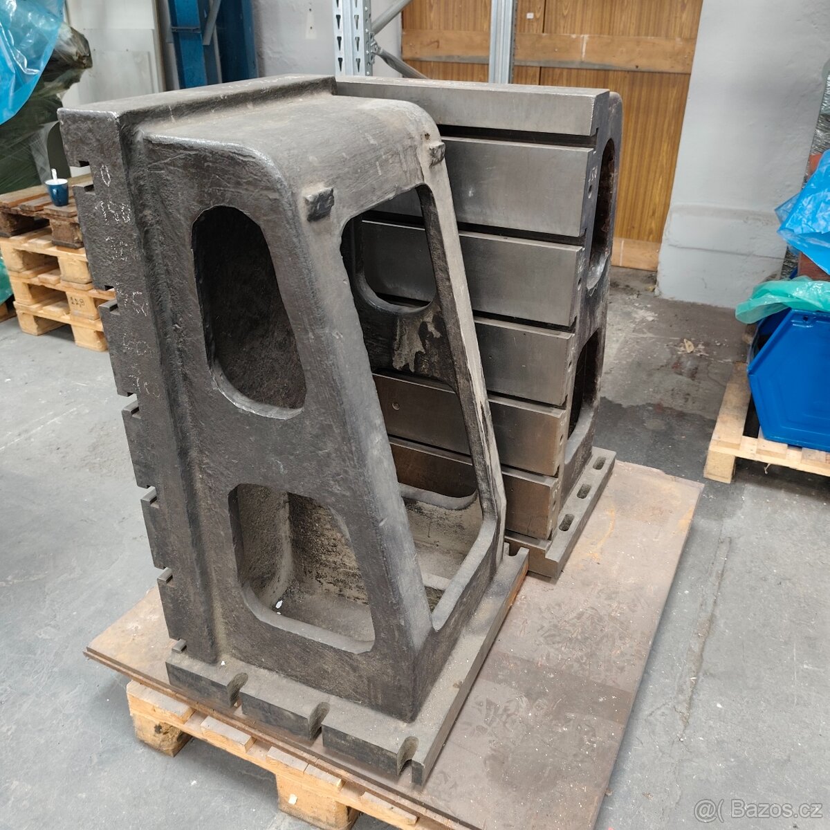 Litinové masivní podpěrné úhelníky