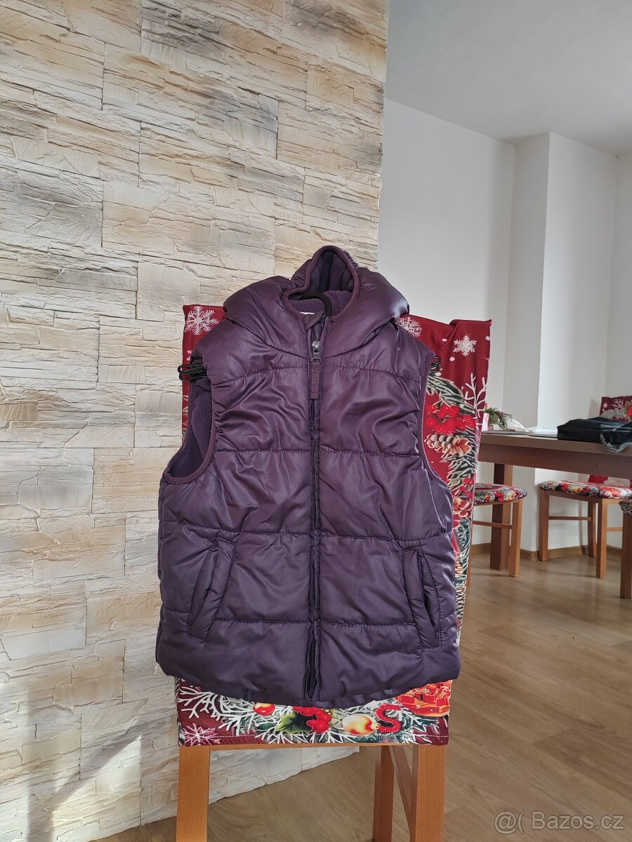 Teplá vesta vel. 116 - 122