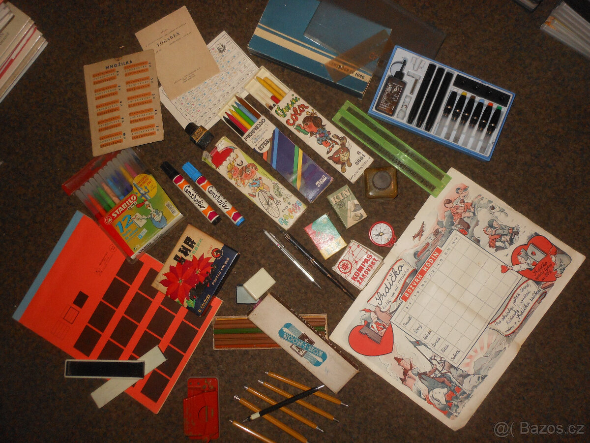Staré retro školní potřeby - versatil, centrofix aj.