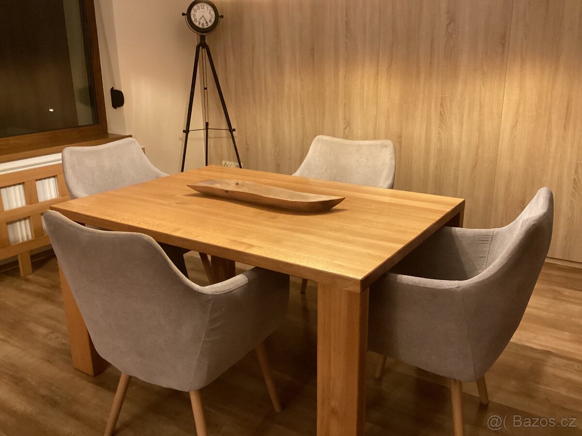 Jídelní stůl ( masiv-dub)