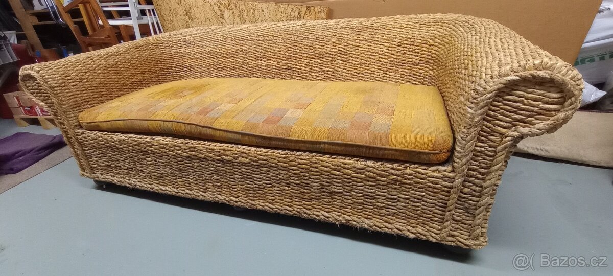 Ratanová sedačka plus taburetek