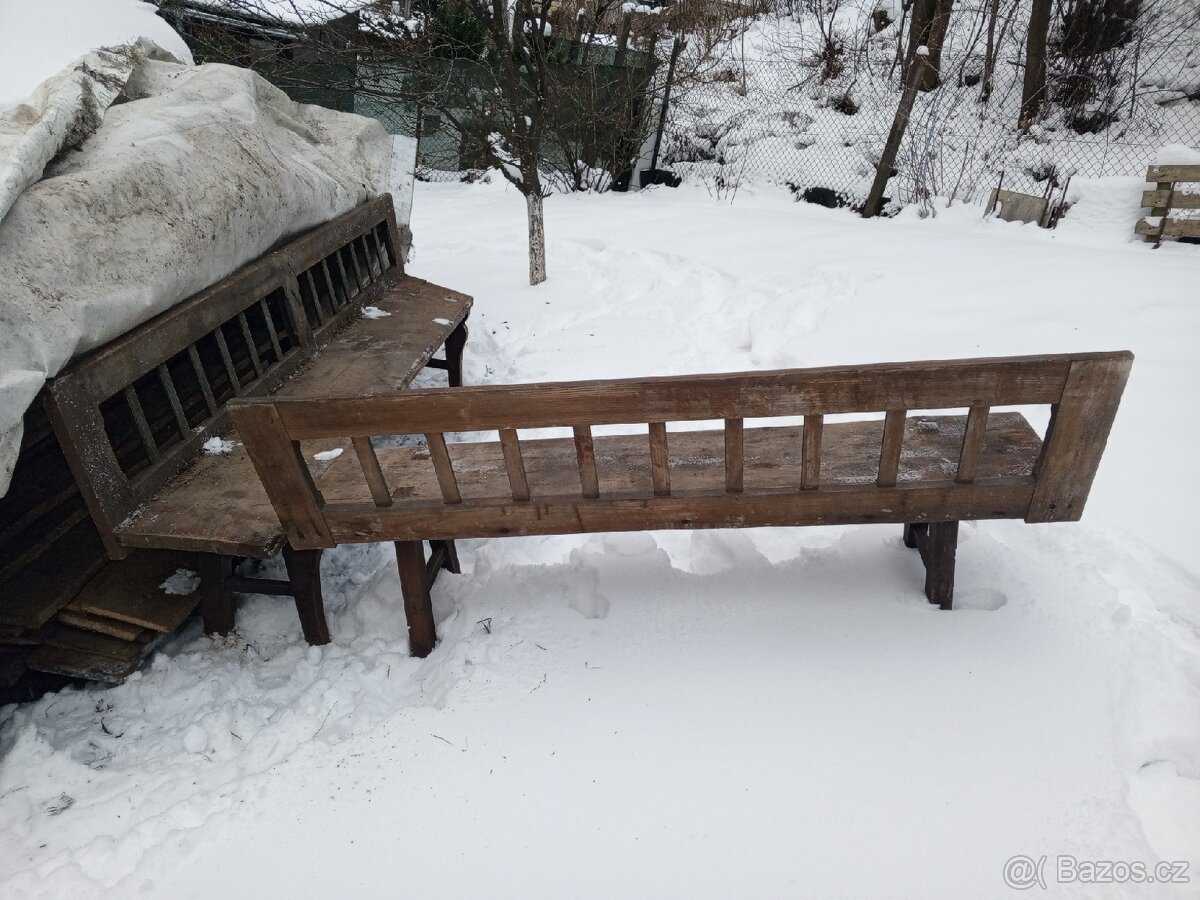 Dřevěné lavice