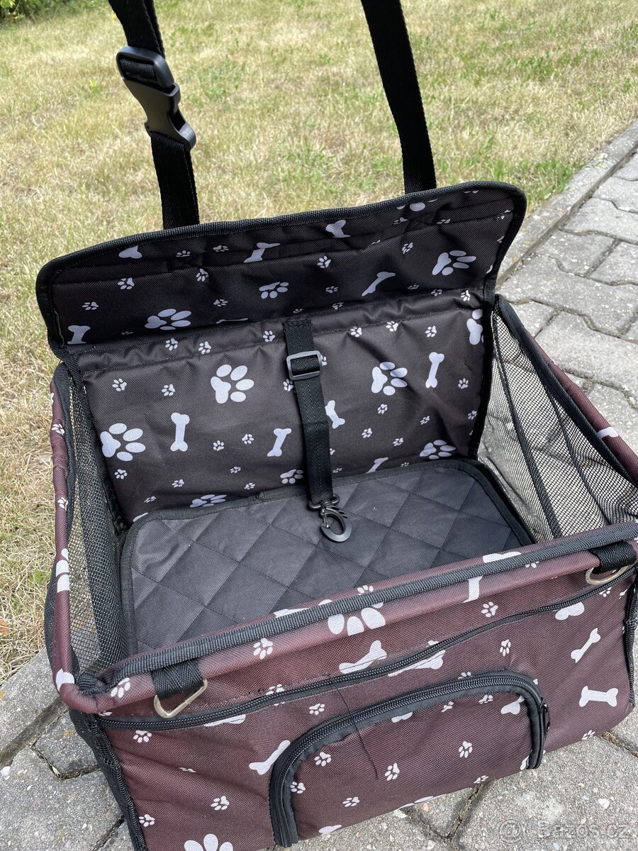 Cestovni box pro pejska do auta