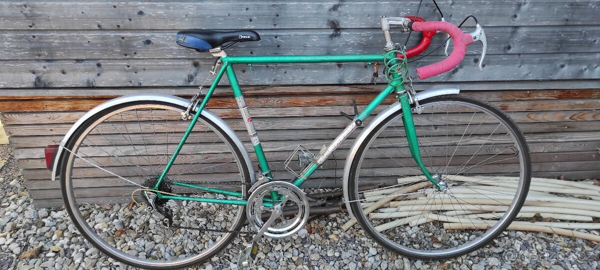 Silniční kolo Favorit