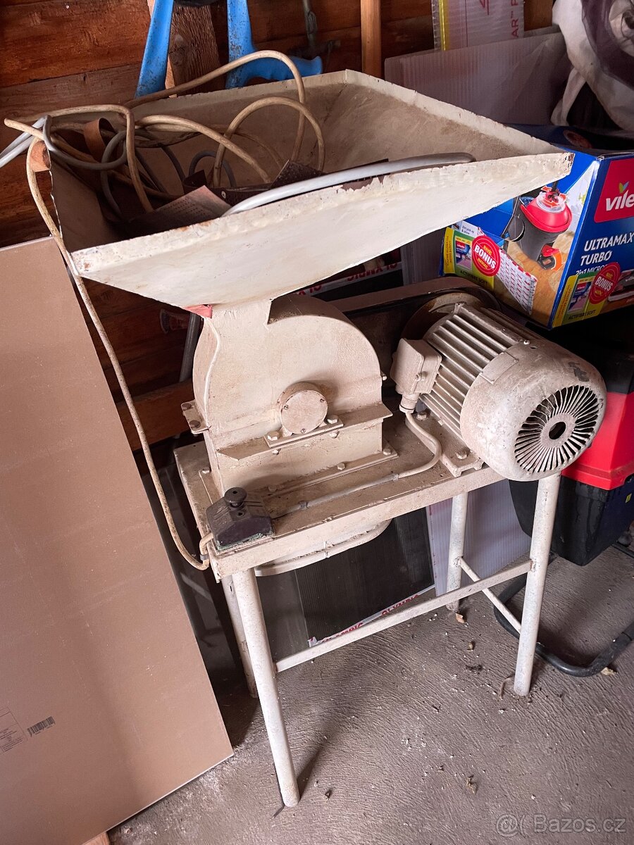 Šroťák na obilí, kukuřici, pšenici atd