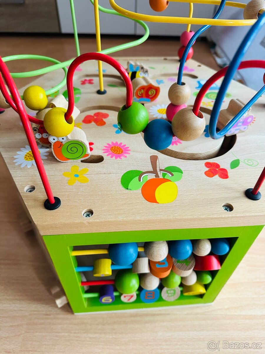 Dřevěné hrací centrum pro motoriku