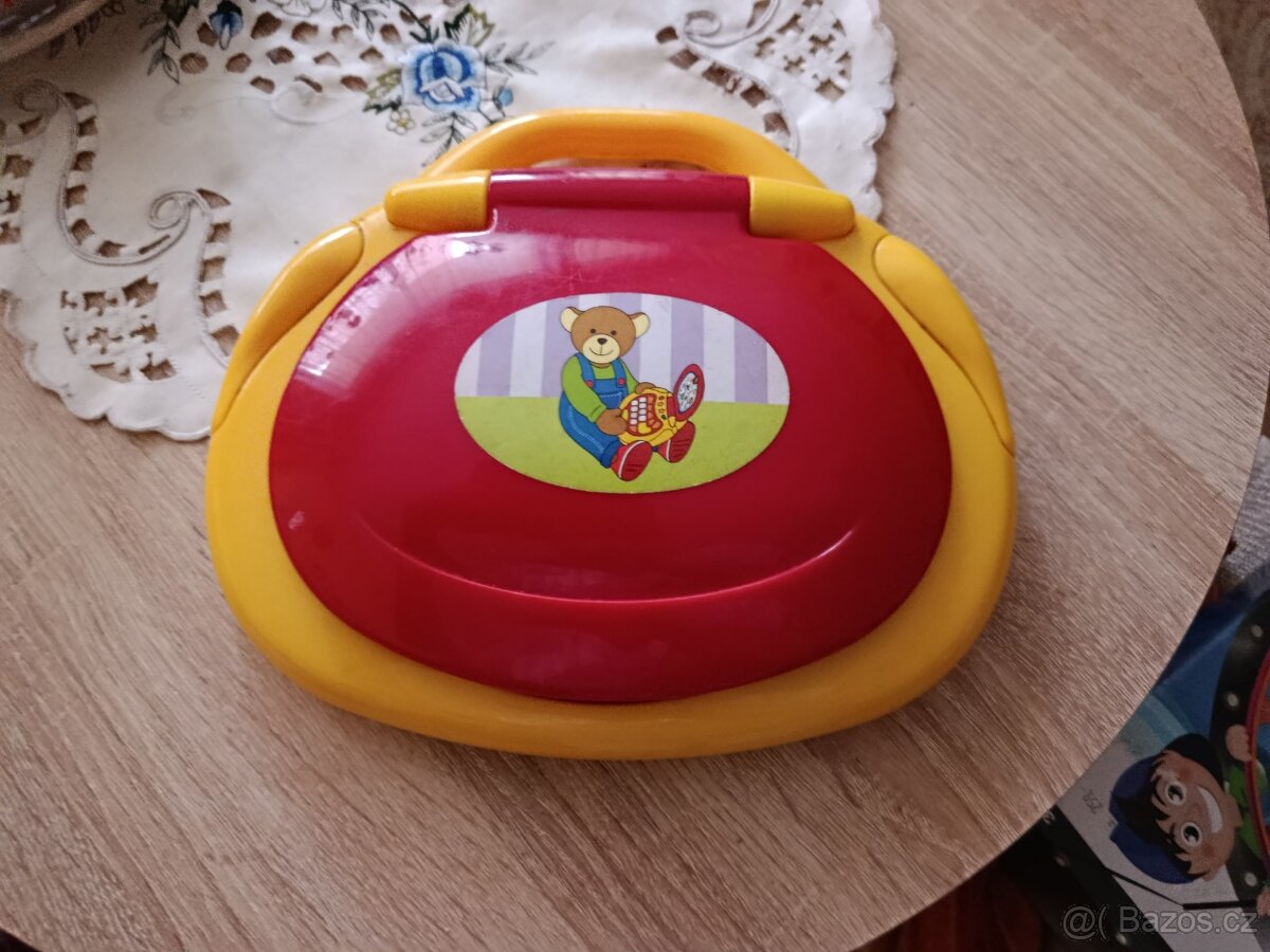 Rybičky ,notebook, silnice a šachy