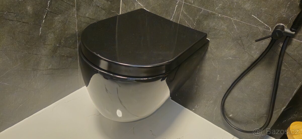 Prodám NOVÉ závěsné WC černé