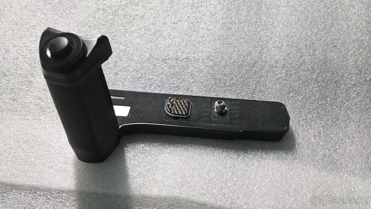 Olympus HLD-6G grip se spouští pro E-M5