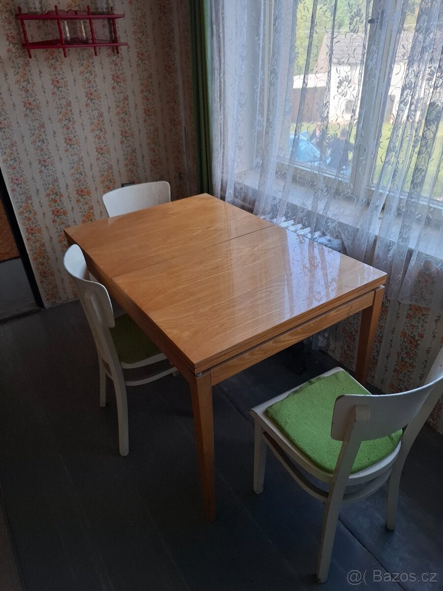 Starší stůl + 4 židle