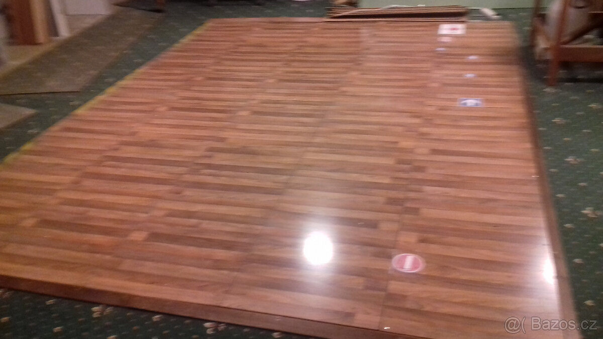 Prodám starší mobilní parket