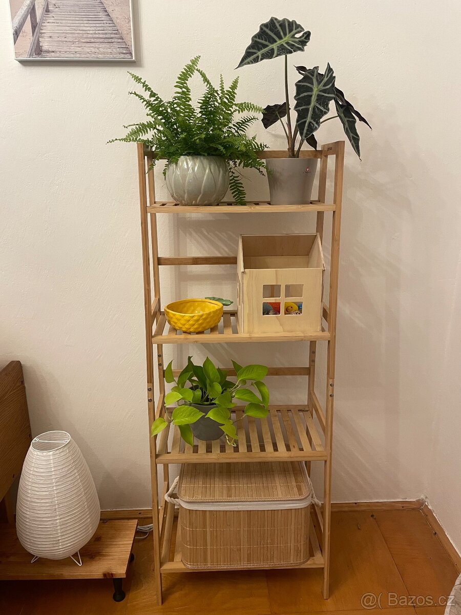 Regál na květiny, knihy