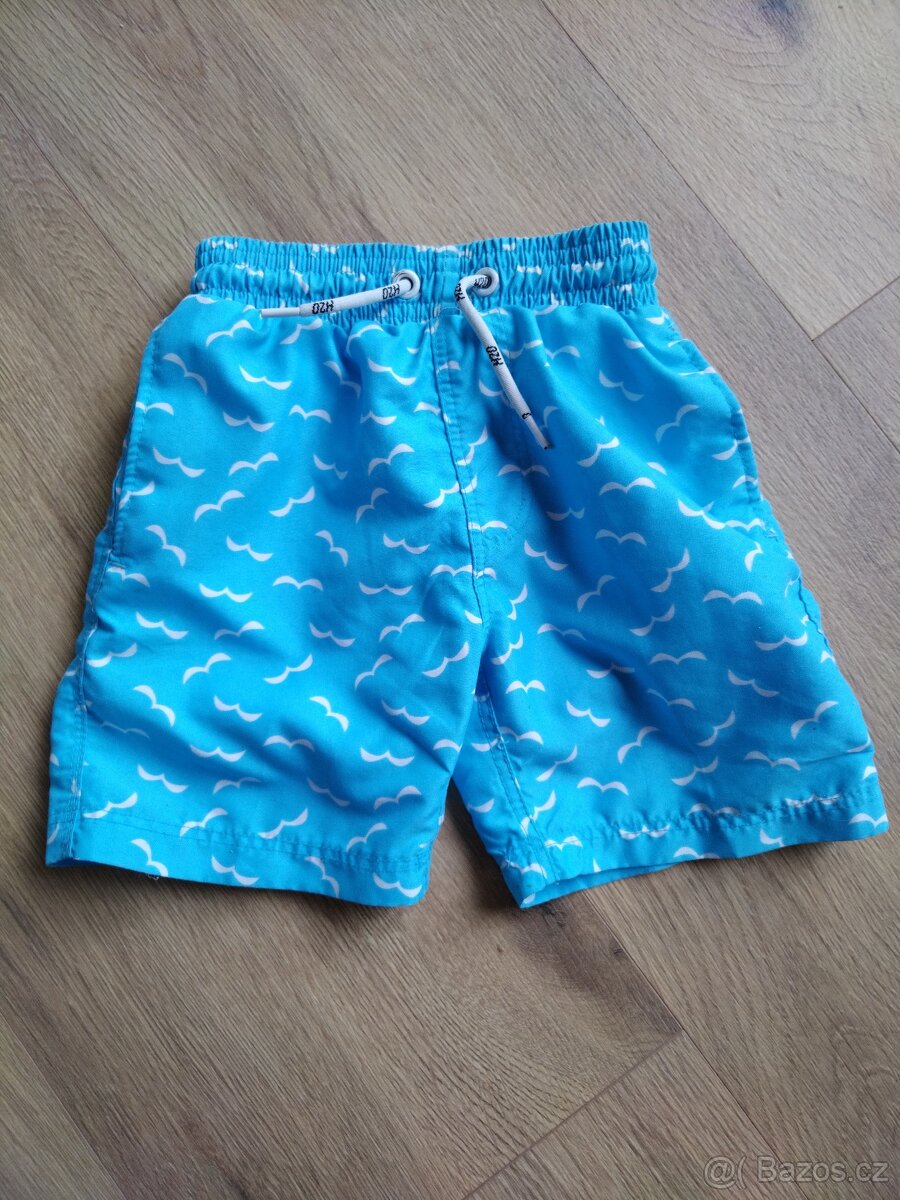 Kraťasy a boty do vody