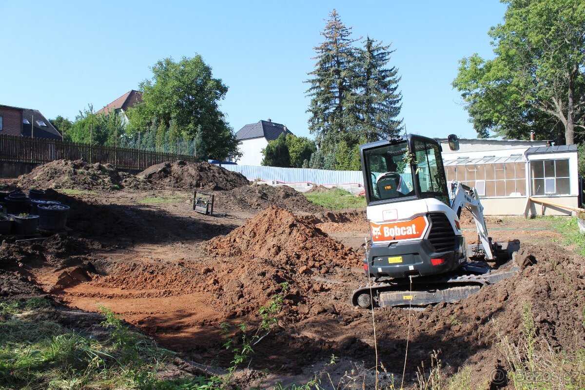 Výkopové a zemní práce bagrem Bobcat E27 - Podbořany