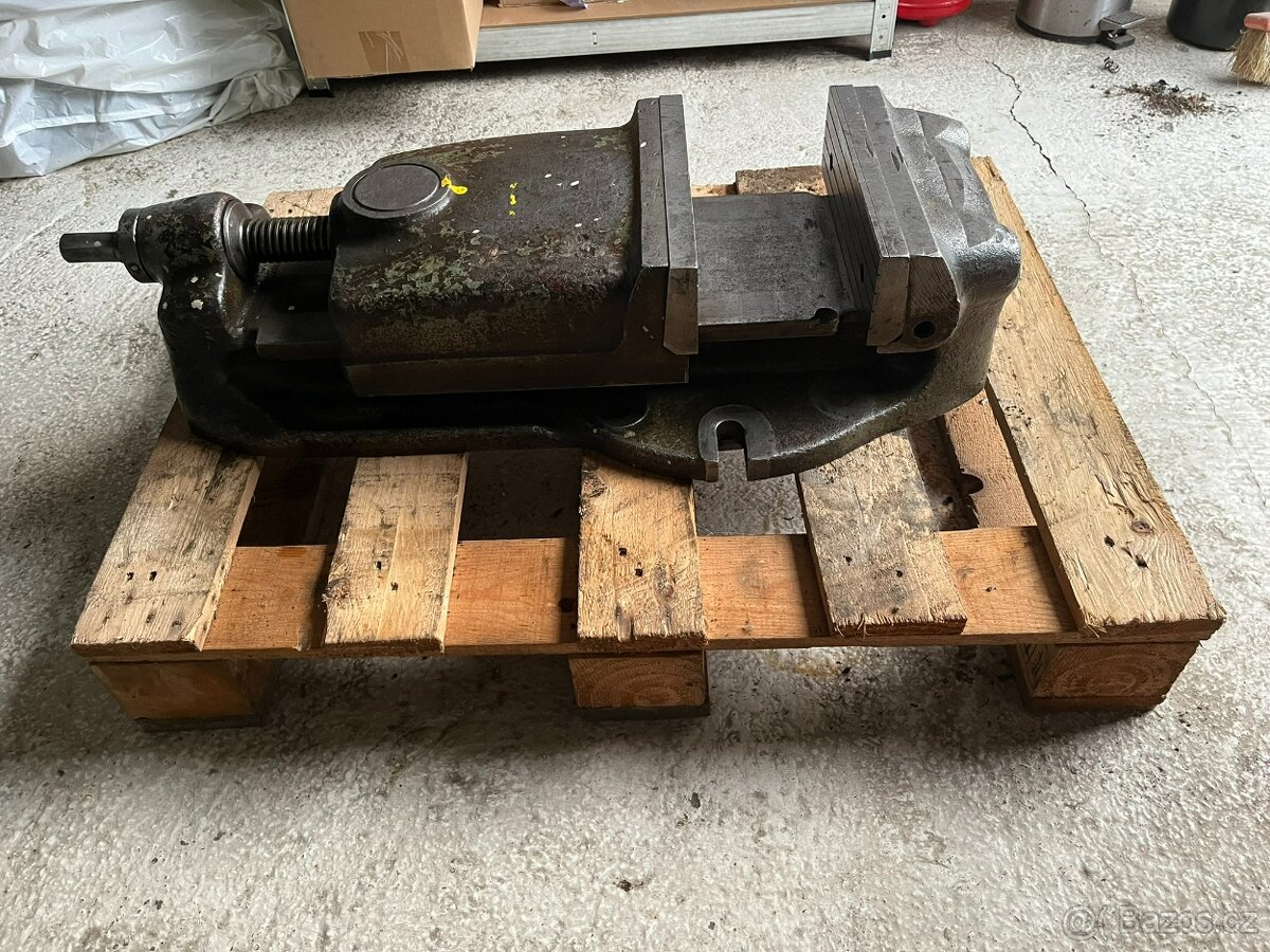 Strojní svěrák 250