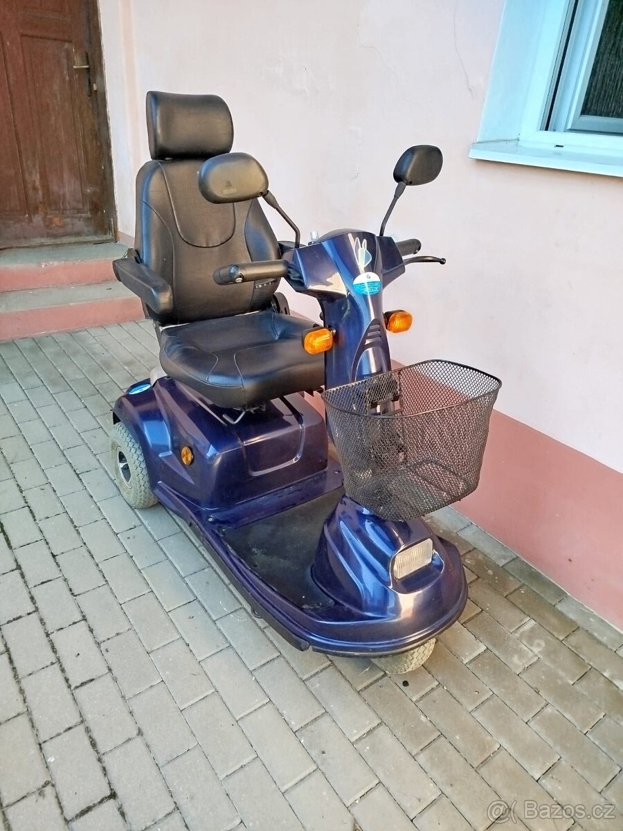 Tříkolový elektrický skútr CTM HS 737