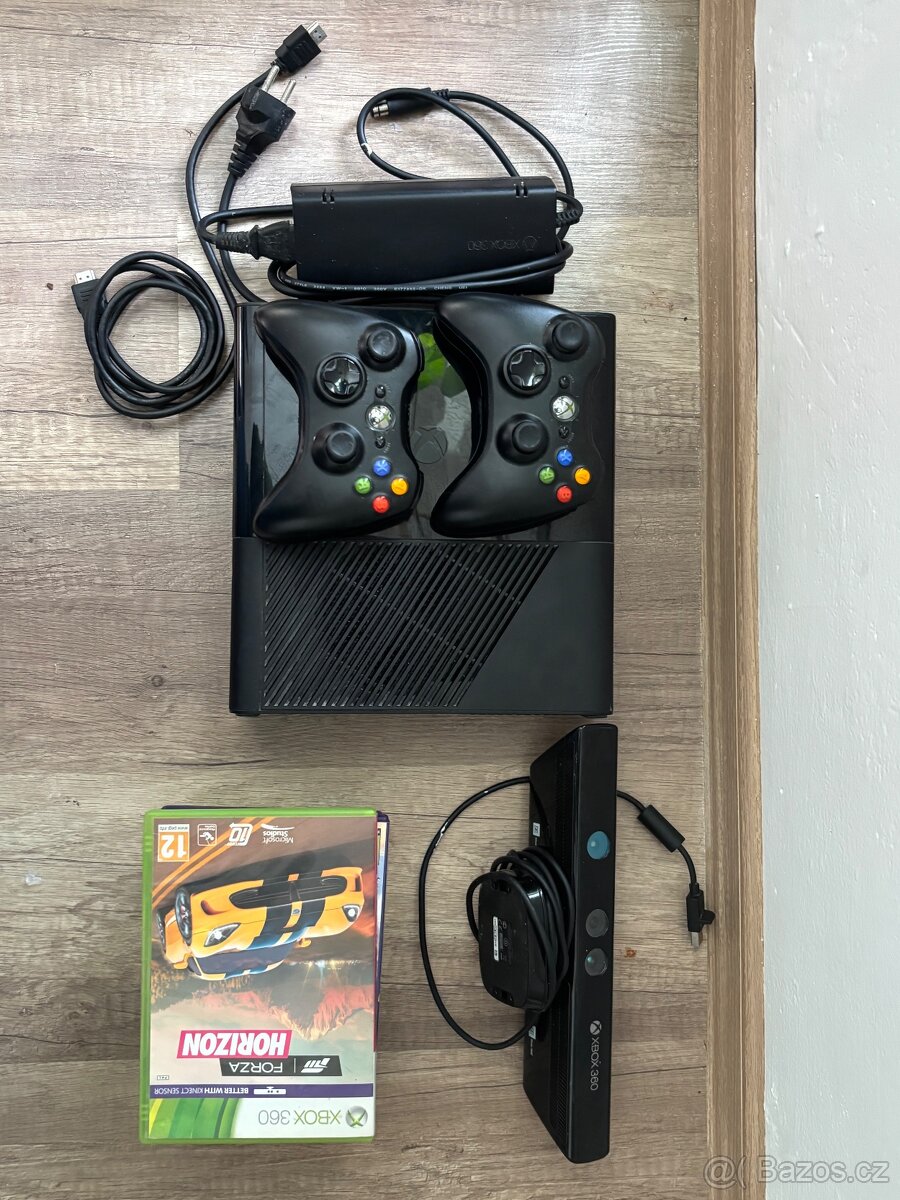 X-Box 360 s příslušenstvím