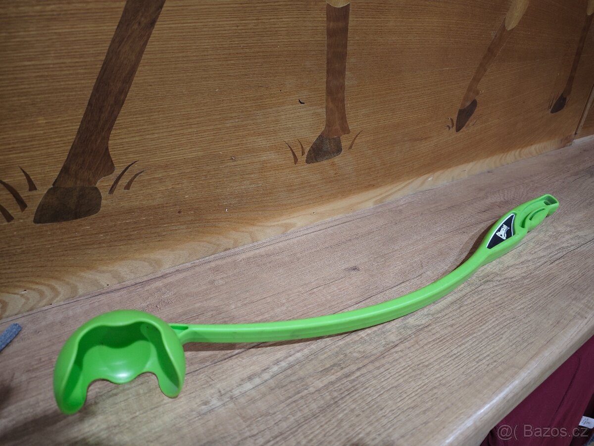 Vrhač míčků pro psy