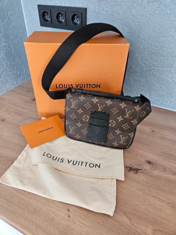 Louis Vuitton S long slingback