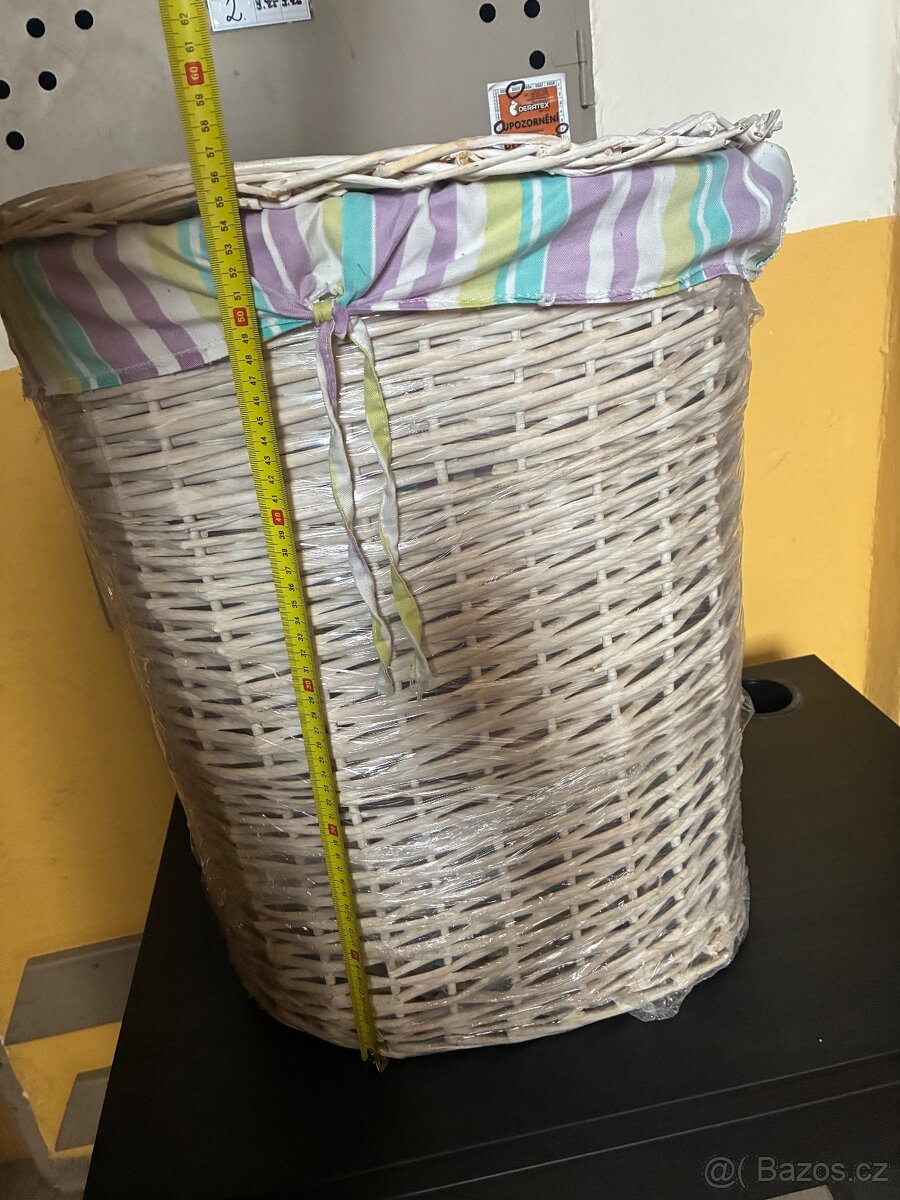 Proutěný koš, super stav