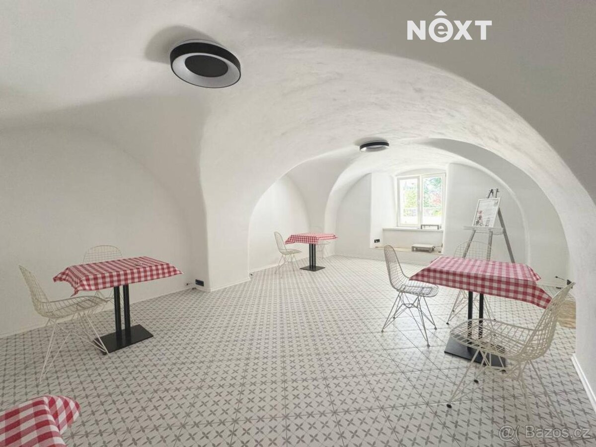 Pronájem komerční Obchodní prostory, 87㎡